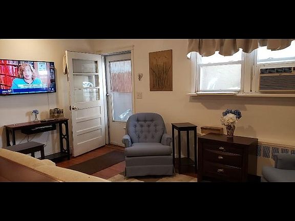 4th image of 411 Park View Ave