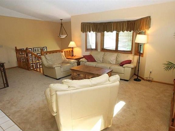 5th image of 588 Dresden Dr