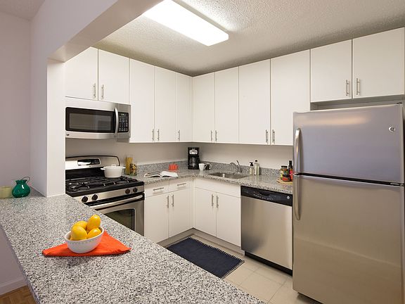 5th image of 40 Newport Pkwy APT 2804