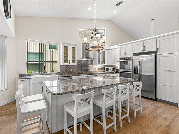 2nd image of 7215 Ashford Ln