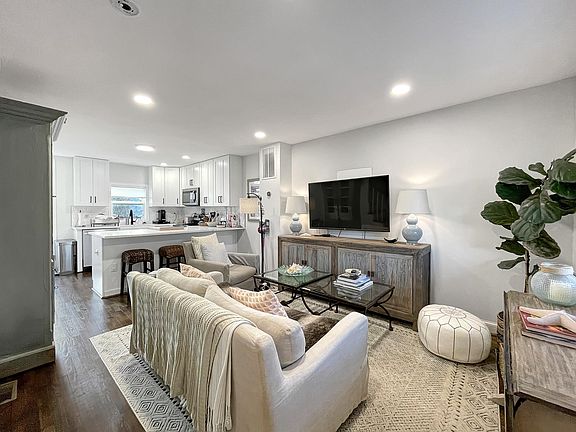 3rd image of 253 Evans Ln #253