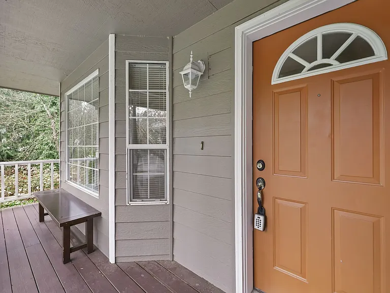1012 Irving St SW — Photo 2