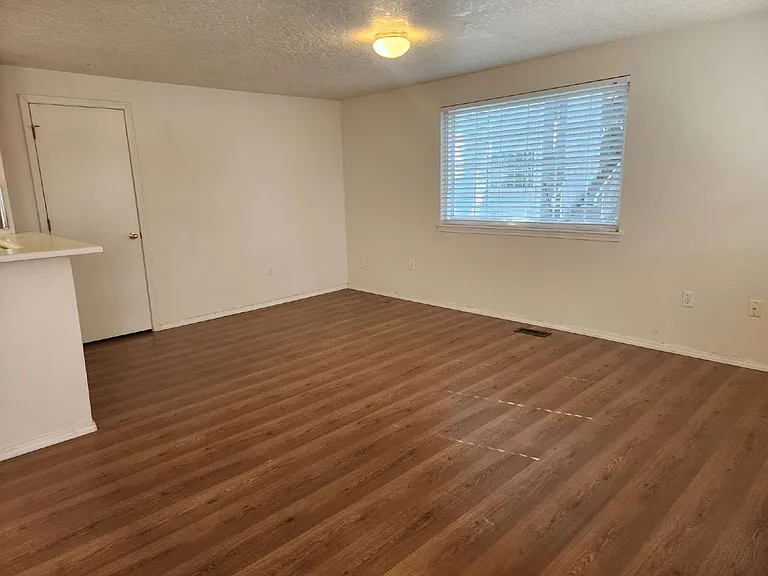 2227 S Stephen Ave #101 — Photo 6