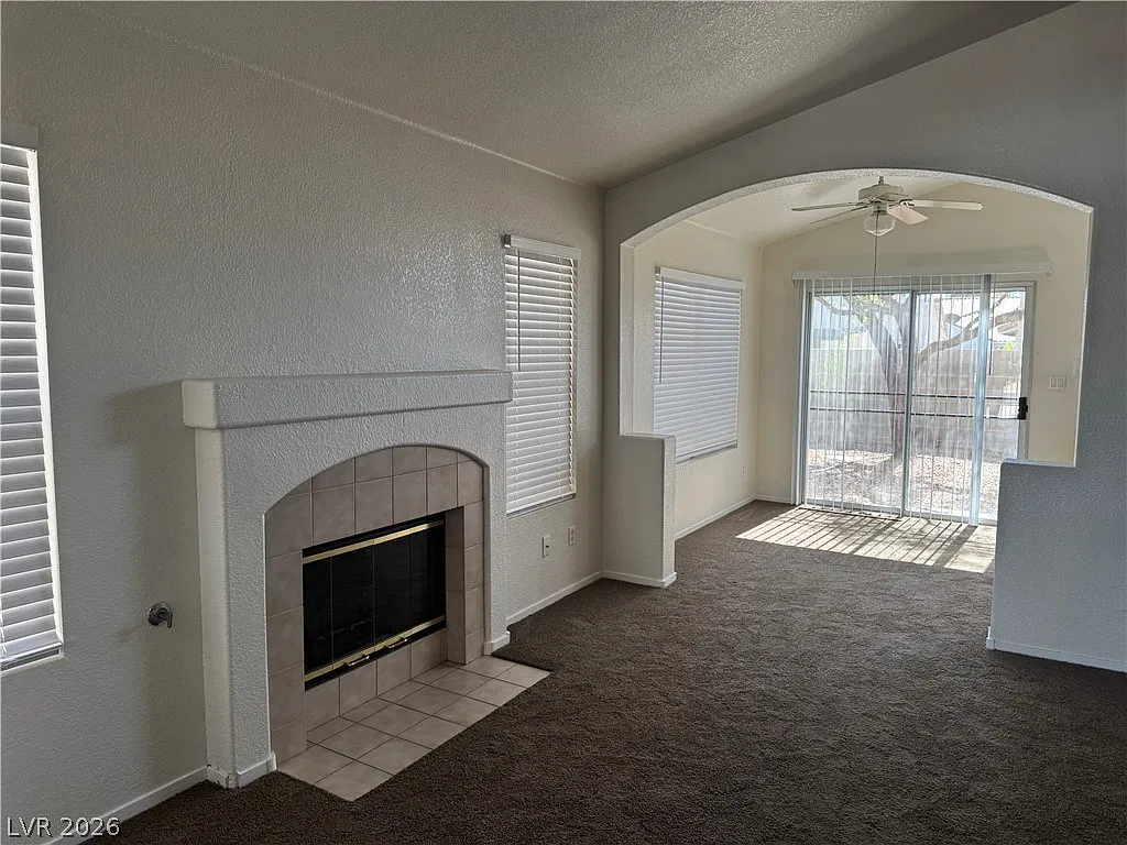 3 bed, 2.0 bath, 1138 sqft, $1,800 — Photo 3