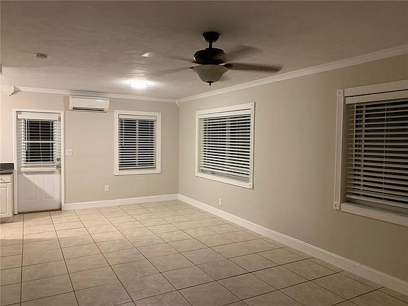 3rd image of 1404 NE 4th Pl #1