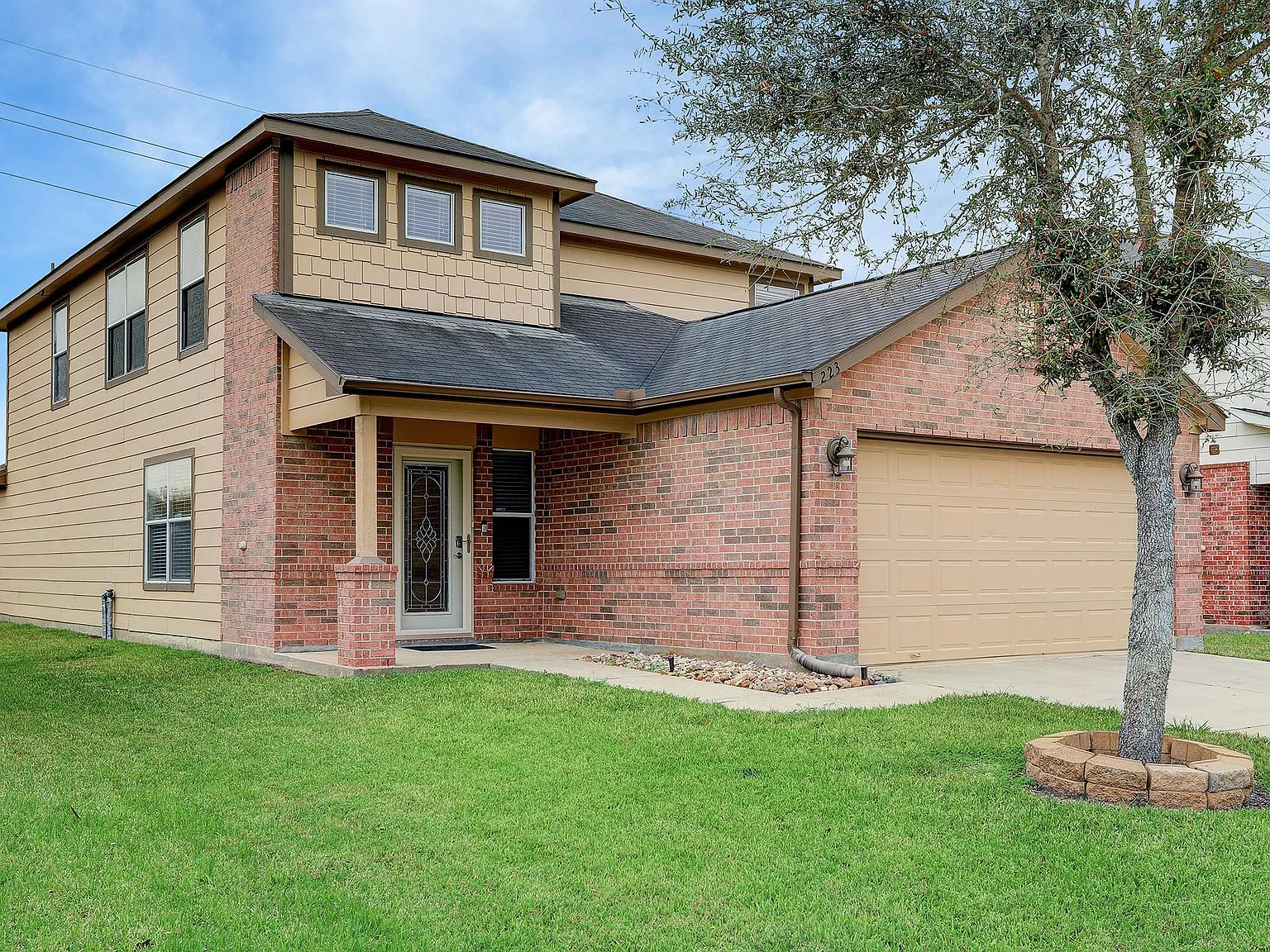 4 bed, 2.5 bath, 2506 sqft, $2,400 — Photo 3