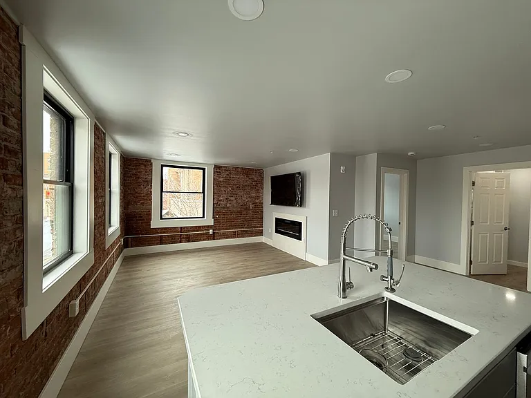 19 SW Dorion Ave — Photo 12