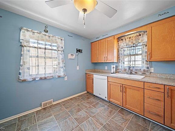 5th image of 29449 Woodway Dr