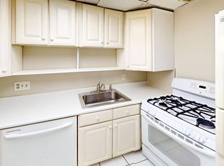 55 Broadlawn Park #1R, Chestnut Hill, MA 02467