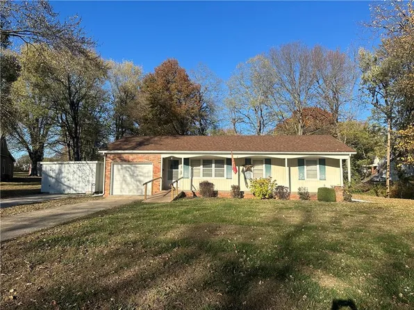 726 E Lexington St, Richmond, MO 64085