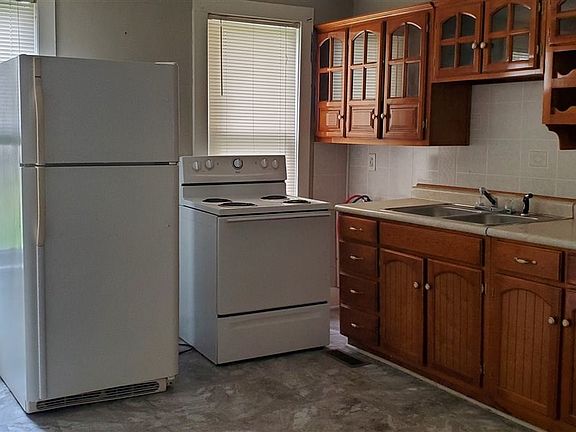 4th image of 217 W 17th St