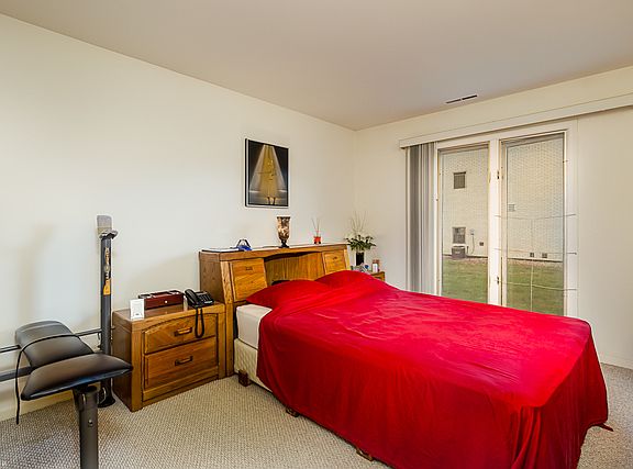 5th image of 5721 W 103rd St APT 104