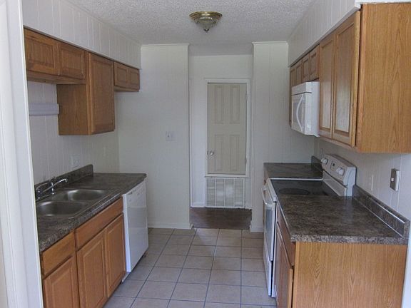 2nd image of 1714 Park Blvd