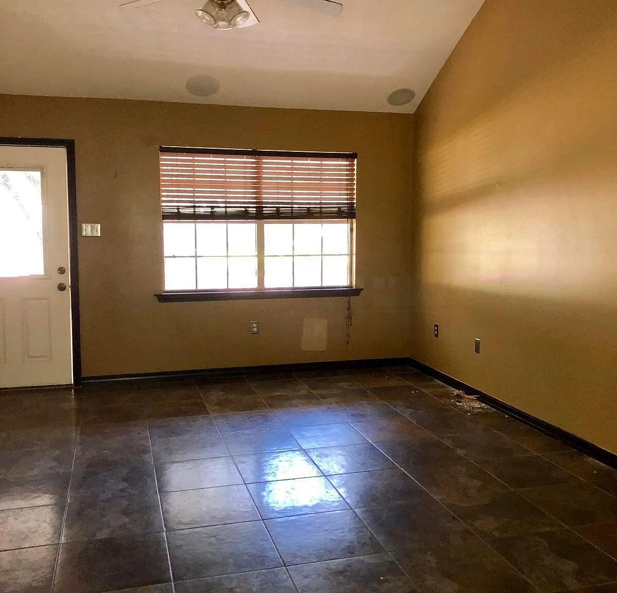 3 bed, 2.0 bath, 1404 sqft, $1,750 — Photo 4
