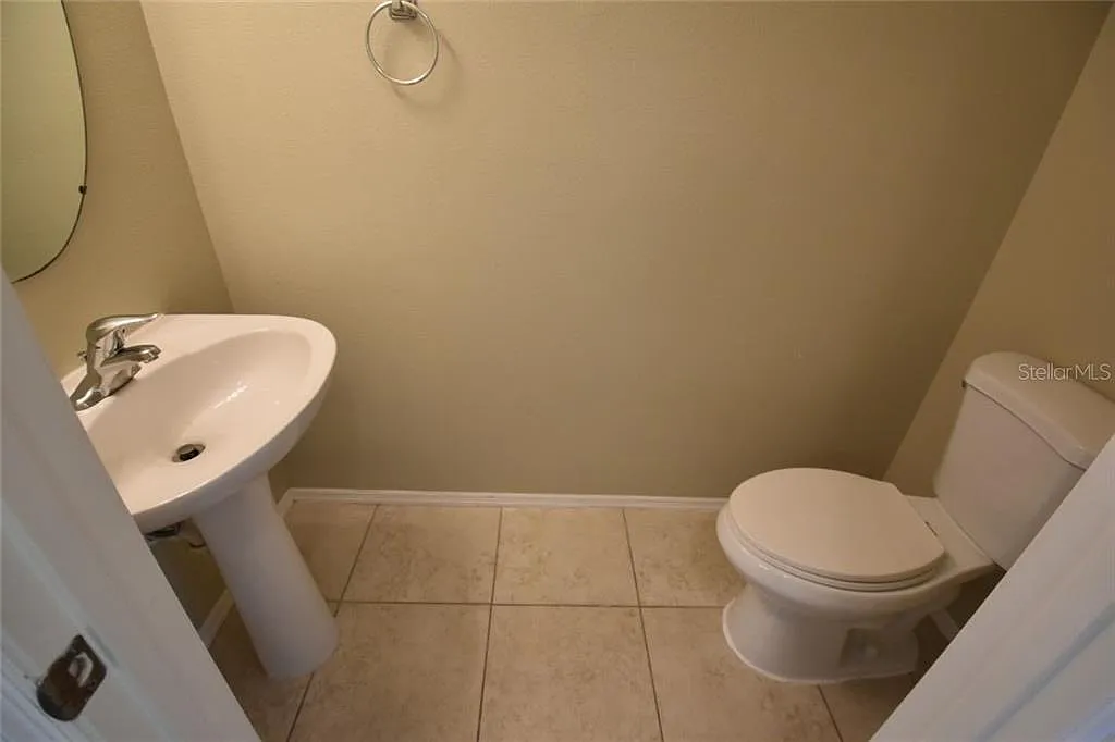 4 bed, 2935 sqft, $2,400 — Photo 2