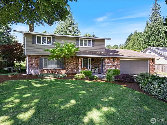 3rd image of 2725 Raintree Court SE