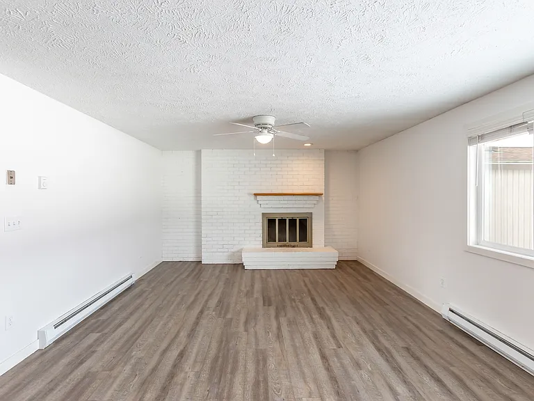 3507 E 57th Ave — Photo 3