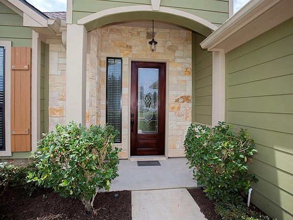Welcome to 12731 Pine Woods St.