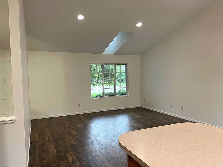475 76th St SE — Photo 4