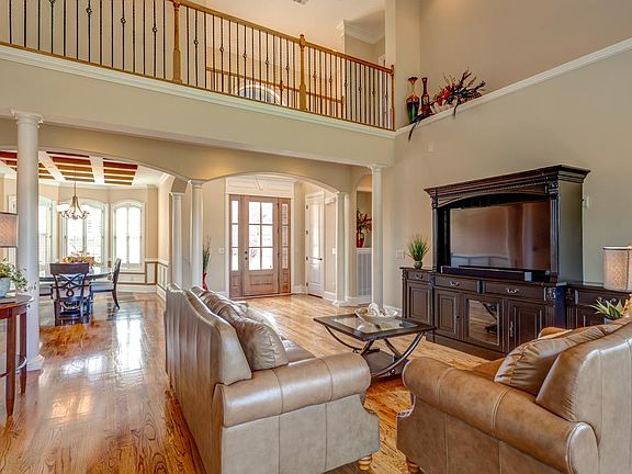 3rd image of 1225 Plumeria Pl
