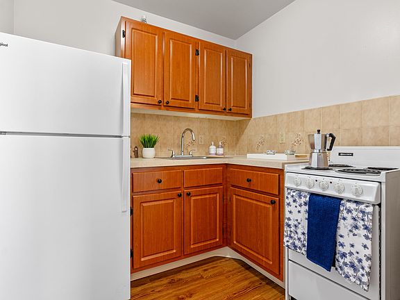 5th image of 2000 Hillcrest St #403