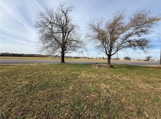 1013 N Old Missouri Rd, Springdale, AR 72764