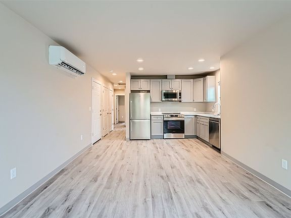 3rd image of 1410 6th Ave #2B-1BA-700SQFT