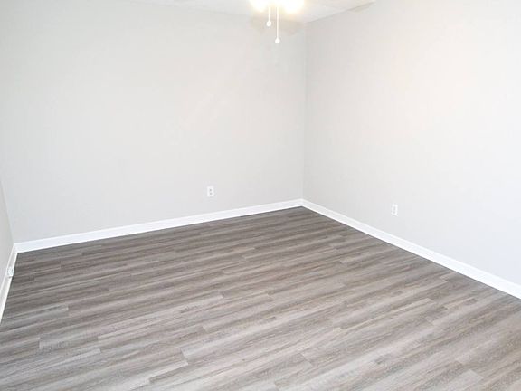5th image of 5809 Princeton Dr APT A