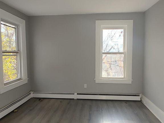 2nd image of 3-119 S Clark St #3