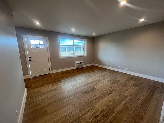 2nd image of 14921 Vanowen St #5