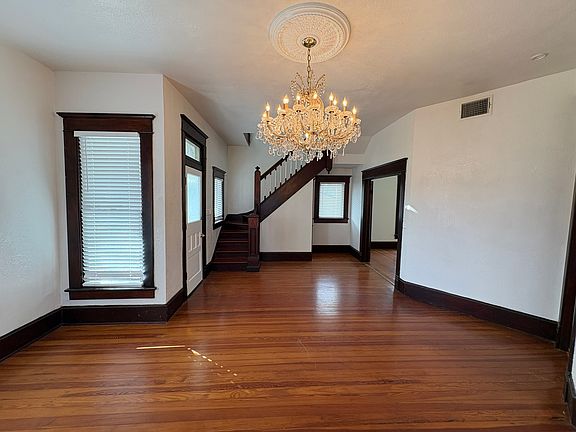 3rd image of 111 Brown St