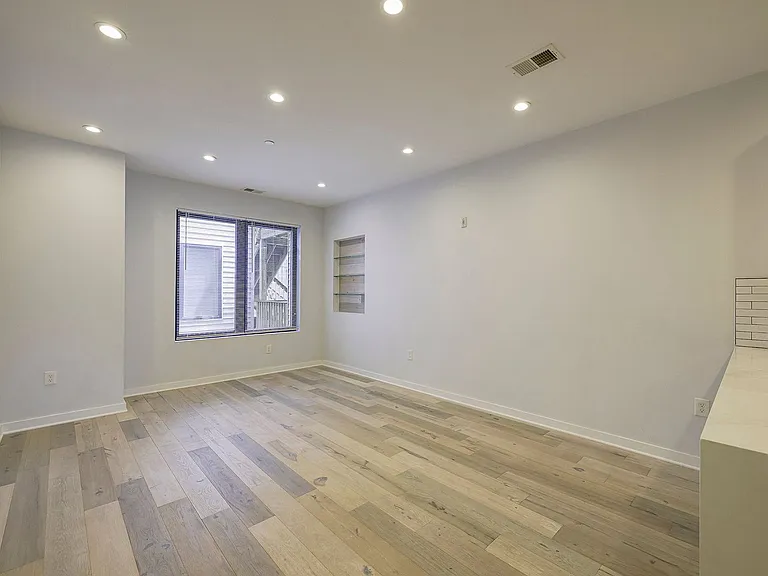 721 Kennedy St NW #3 — Photo 8