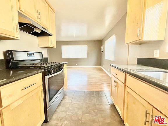 3rd image of 6865 Fulton Ave #2