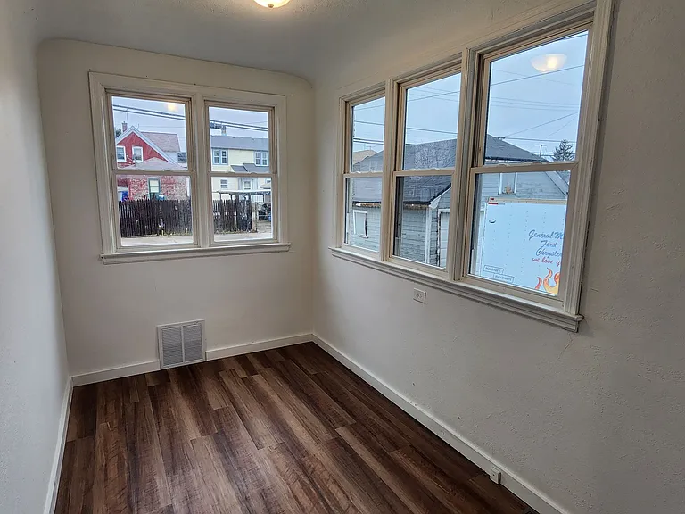 2320 Howe St — Photo 24