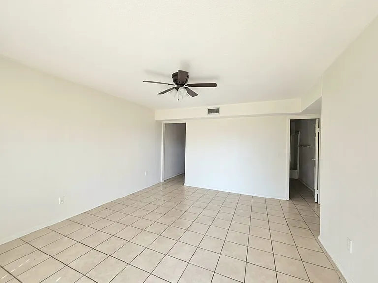 1811 Perkins Ave #7 — Photo 1