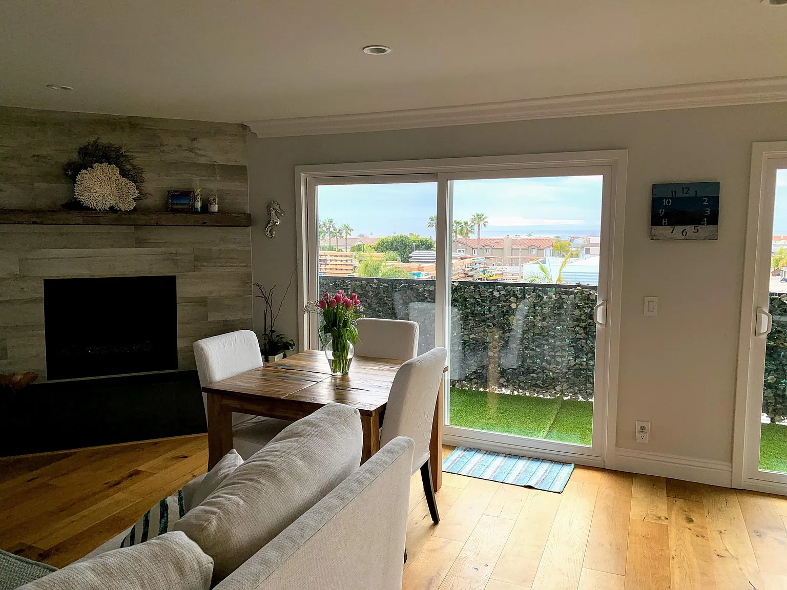2 bed, 1.5 bath, 1431 sqft, $5,700 — Photo 3