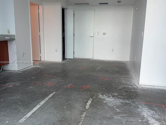 5th image of 185 SW 7th St APT 3900