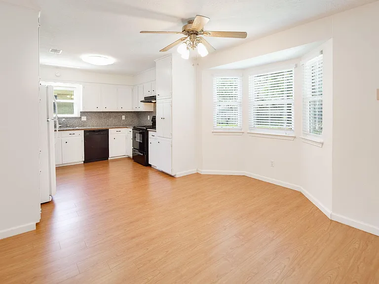 3000 Longleaf Dr — Photo 8