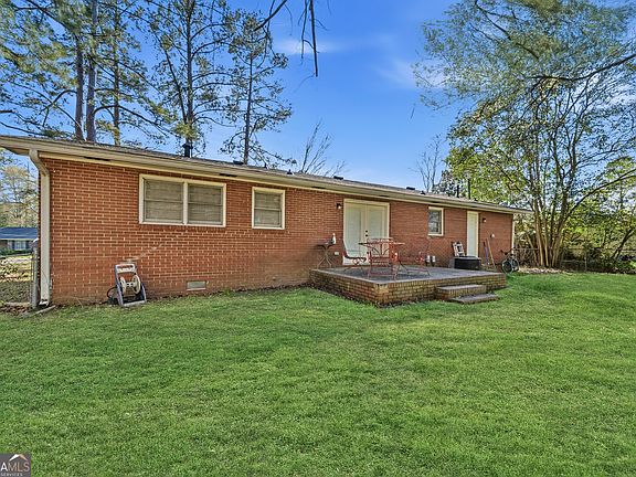 4th image of 1735 Cardinal Rd