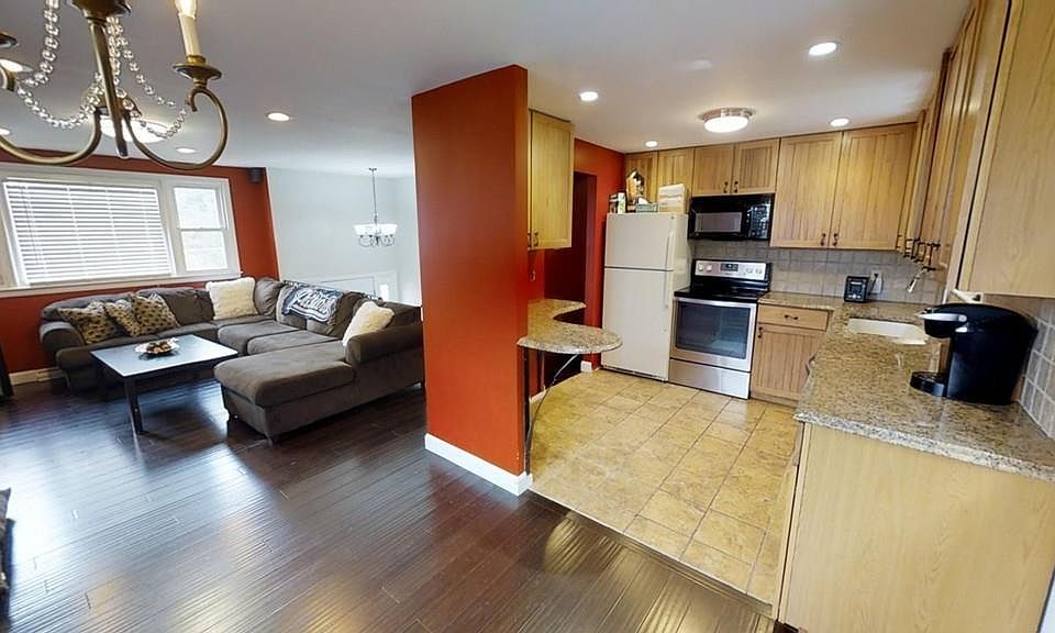 1st image of 19 Blackstone St