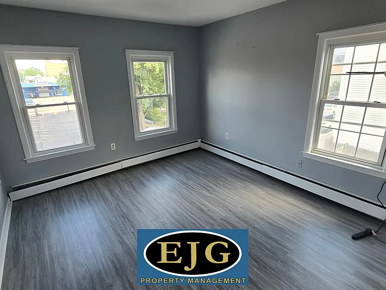 51-53 Laurel St #2 — Photo 21