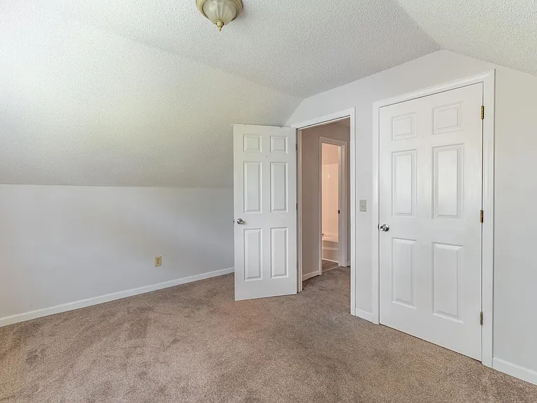 108 Dutch Dr — Photo 36