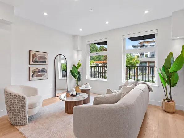 342 Mountain Hwy #103, North Vancouver, BC V7J 2K8