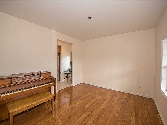 5th image of 9 Miller Ct