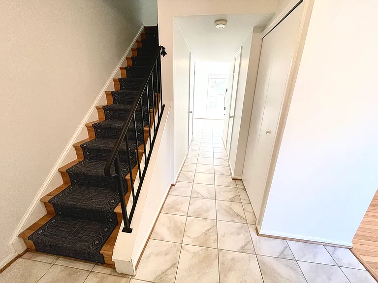 2774 Knollside Ln — Photo 2