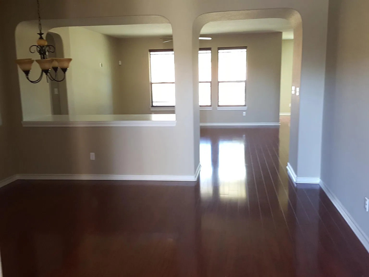 204 Kissing Oak Dr — Photo 2
