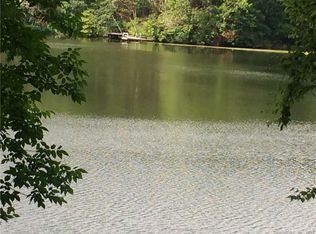 33 Lakeview Ter, Sandy Hook, CT 06482