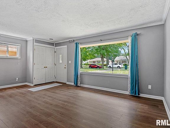 4th image of 2436 S Whittier Ave
