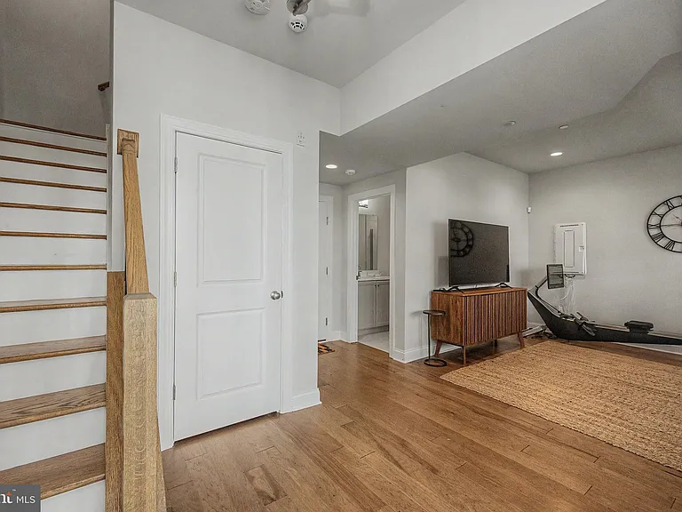 300 Squire Dr — Photo 3