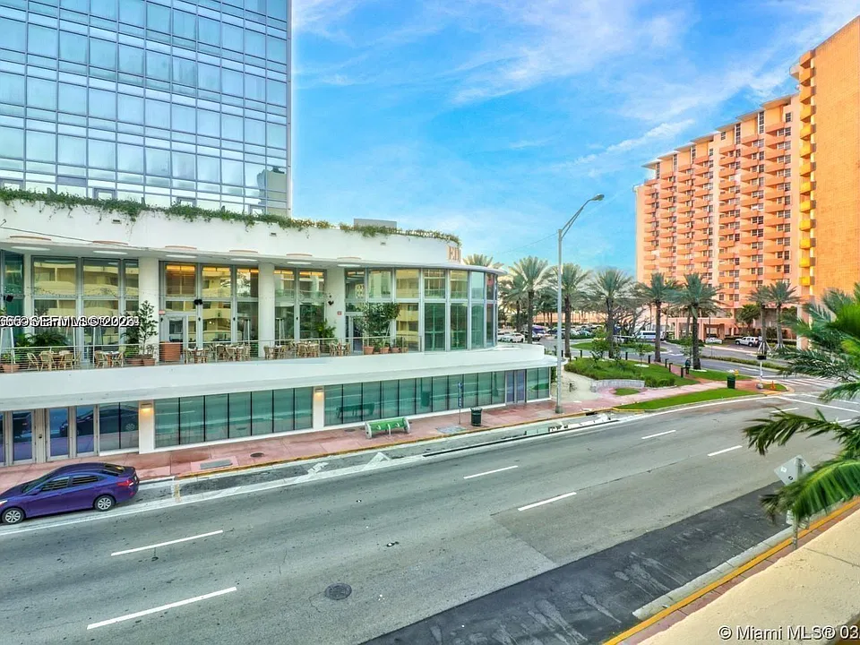 2924 Collins Ave #201